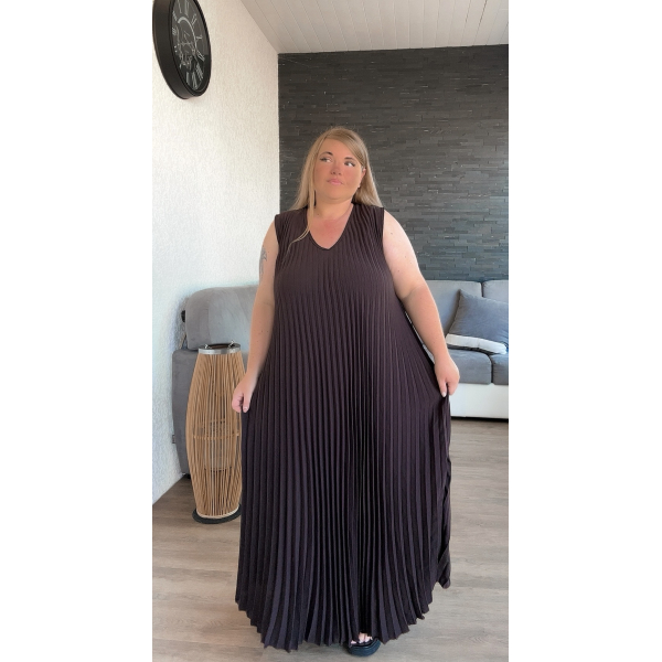Robe longue plissée marron