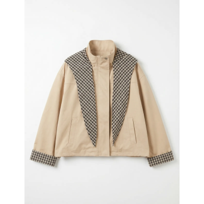 Veste beige à empiècements...