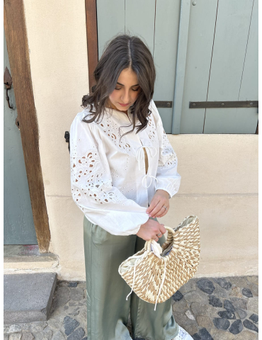 Blouse à noeud en broderie...